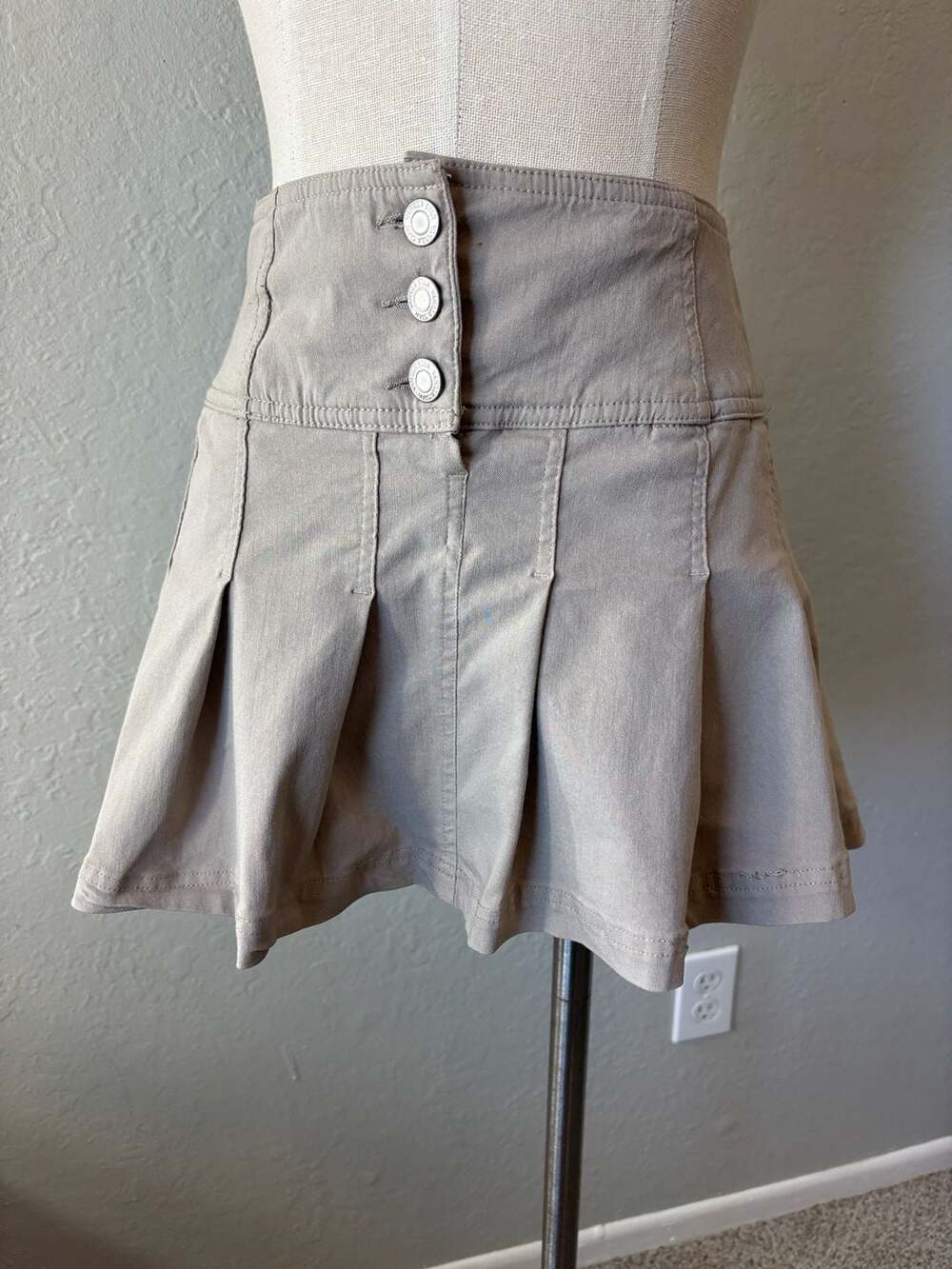 Vanilla Star Pleated Mini Skirt Khaki Size Medium